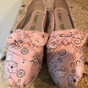 TOMS Pink Paisley with Bow